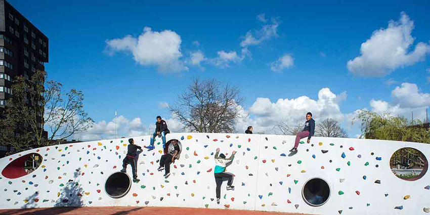 戶外攀巖墻設(shè)施 室外攀巖墻設(shè)施